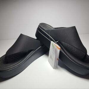 Crocs Women's Brooklyn Flip Flops SIZE 8